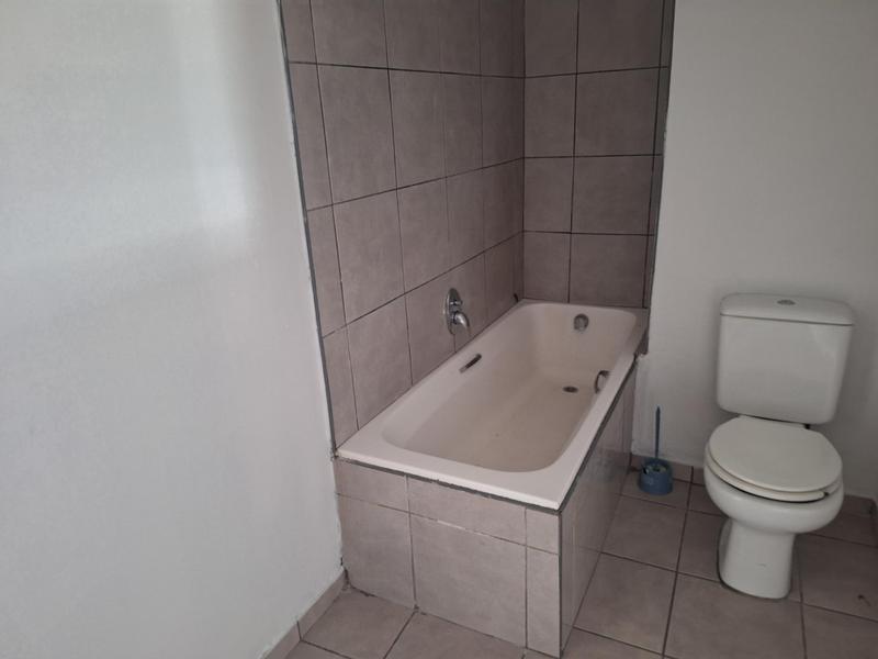 2 Bedroom Property for Sale in Goodwood Central Western Cape